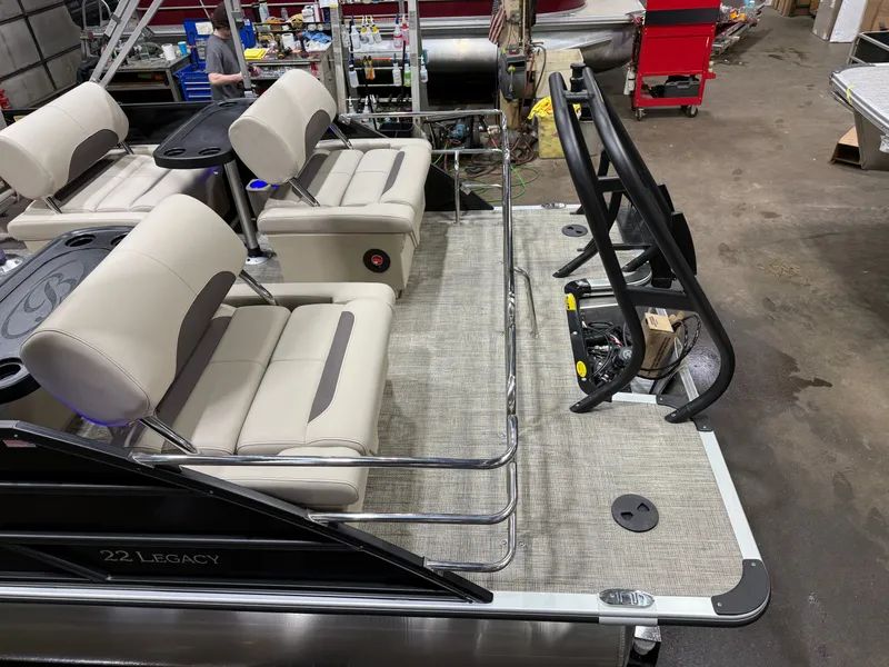 Slide: The Image of Bentley Pontoons Legacy 223 QSB Swingback Tritoon & Honda 4-Stroke EFI 2026 - 5