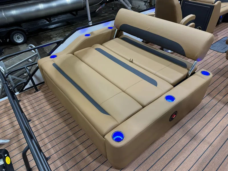 Slide: The Image of Bentley Pontoons Legacy 223 Swingback Tritoon & Honda 4-Stroke EFI 2026 - 20