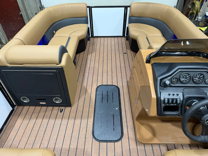 Slide: The Image of Bentley Pontoons Legacy 223 Swingback Tritoon & Honda 4-Stroke EFI 2026 - 28