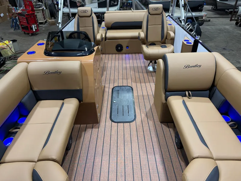 Slide: The Image of Bentley Pontoons Legacy 223 Swingback Tritoon & Honda 4-Stroke EFI 2026 - 6