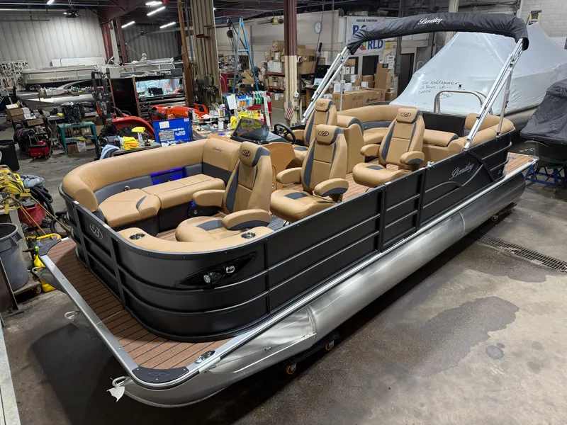The Image of Bentley Pontoons Legacy 223 Navigator DL Quad Lounge Tritoon & Honda 4-Stroke EFI 2026 - 1