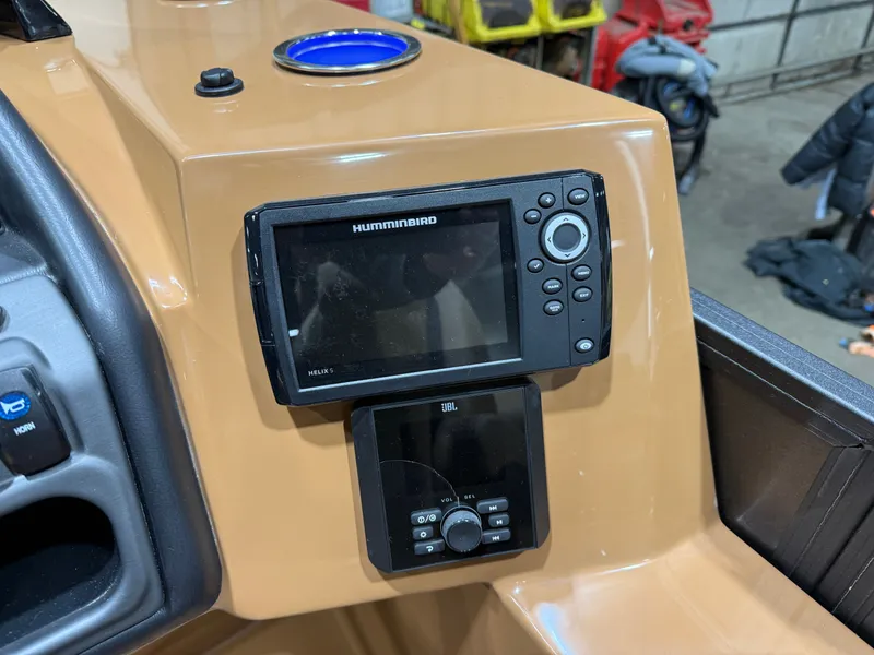 Slide: The Image of Bentley Pontoons Legacy 223 Navigator DL Quad Lounge Tritoon & Honda 4-Stroke EFI 2026 - 15