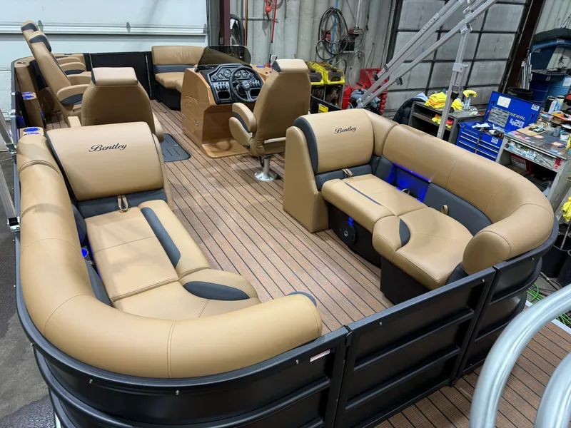 Slide: The Image of Bentley Pontoons Legacy 223 Navigator DL Quad Lounge Tritoon & Honda 4-Stroke EFI 2026 - 19