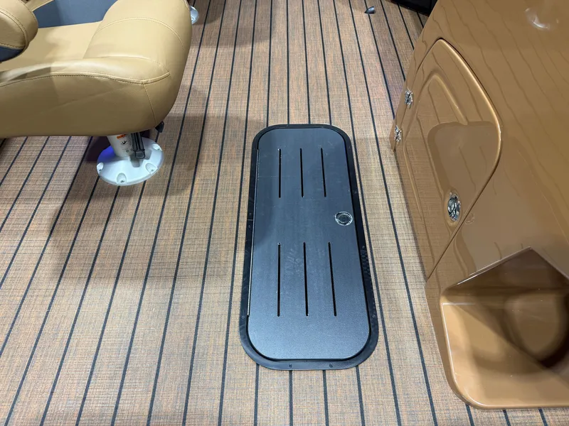 Slide: The Image of Bentley Pontoons Legacy 223 Navigator DL Quad Lounge Tritoon & Honda 4-Stroke EFI 2026 - 24