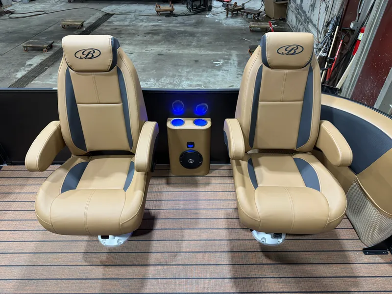 Slide: The Image of Bentley Pontoons Legacy 223 Navigator DL Quad Lounge Tritoon & Honda 4-Stroke EFI 2026 - 25