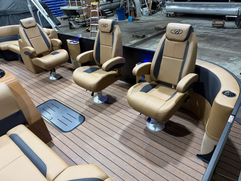Slide: The Image of Bentley Pontoons Legacy 223 Navigator DL Quad Lounge Tritoon & Honda 4-Stroke EFI 2026 - 29