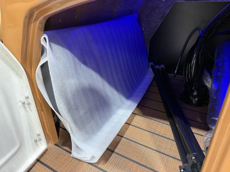 Slide: The Image of Bentley Pontoons Legacy 223 Navigator DL Quad Lounge Tritoon & Honda 4-Stroke EFI 2026 - 31