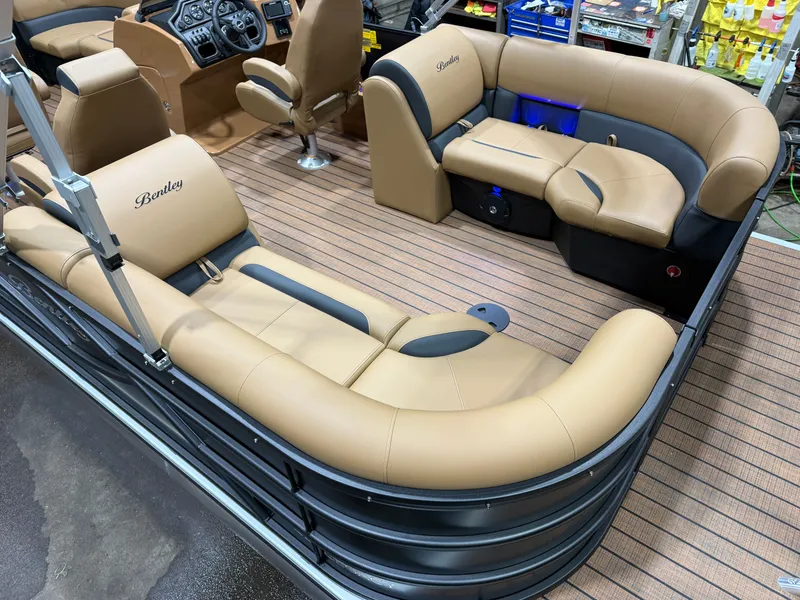 Slide: The Image of Bentley Pontoons Legacy 223 Navigator DL Quad Lounge Tritoon & Honda 4-Stroke EFI 2026 - 4