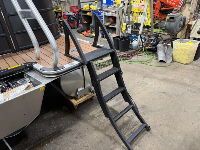 Slide: The Image of Bentley Pontoons Legacy 223 Navigator DL Quad Lounge Tritoon & Honda 4-Stroke EFI 2026 - 40