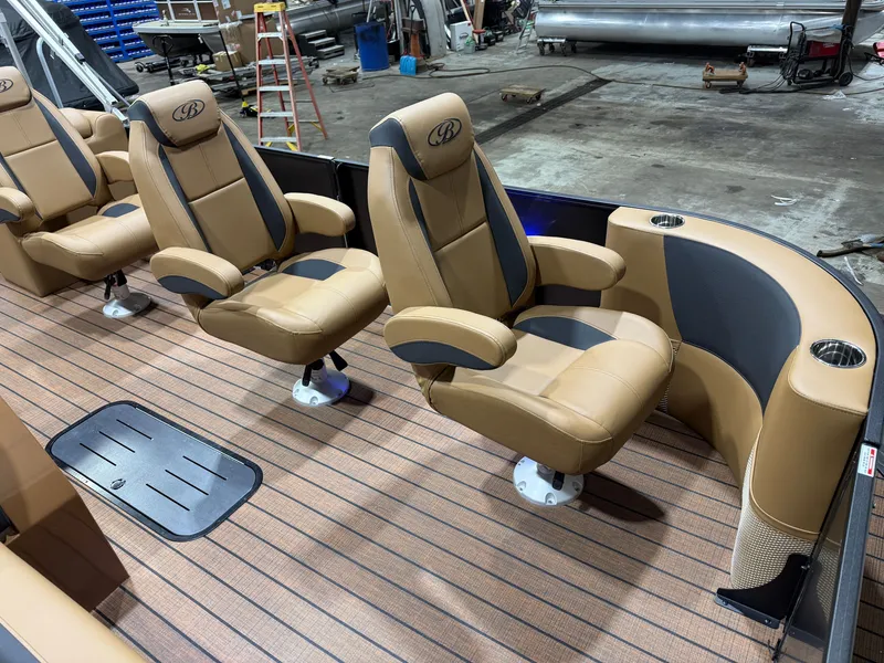 Slide: The Image of Bentley Pontoons Legacy 223 Navigator DL Quad Lounge Tritoon & Honda 4-Stroke EFI 2026 - 9