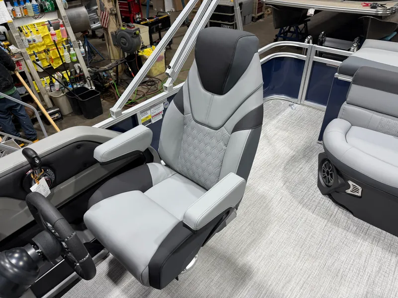 Slide: The Image of Tahoe LTZ 2185 Cruise Pontoon & Honda 4-Stroke EFI 2026 - 10