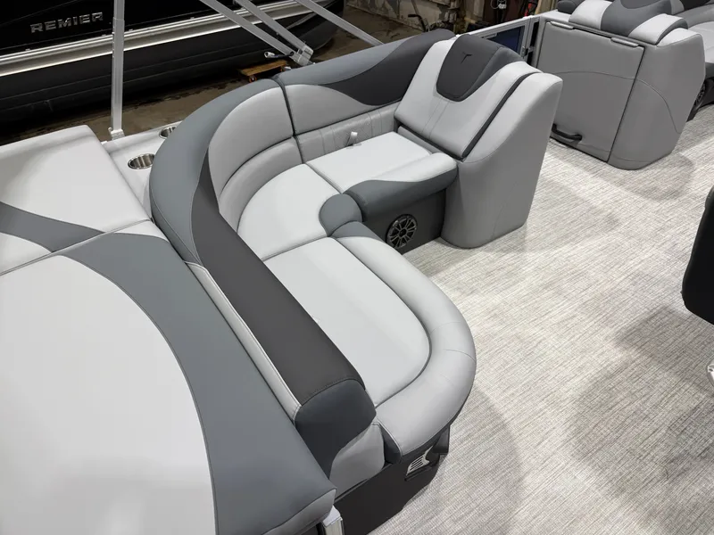 Slide: The Image of Tahoe LTZ 2185 Cruise Pontoon & Honda 4-Stroke EFI 2026 - 15