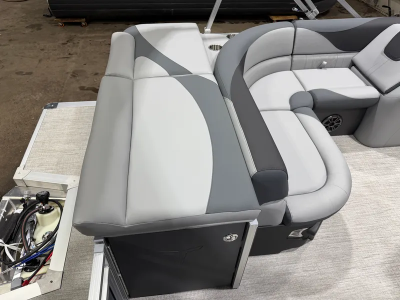 Slide: The Image of Tahoe LTZ 2185 Cruise Pontoon & Honda 4-Stroke EFI 2026 - 16