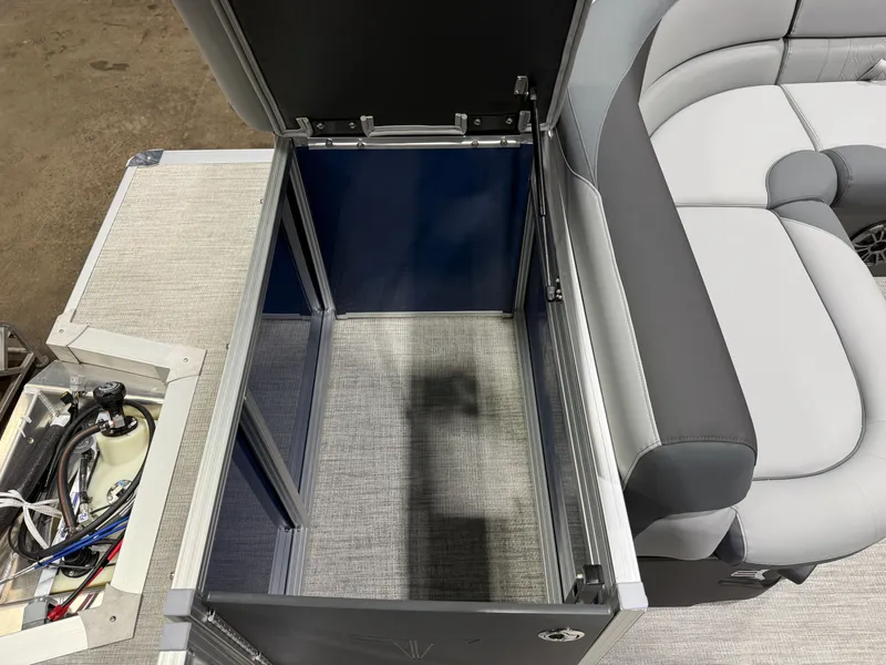 Slide: The Image of Tahoe LTZ 2185 Cruise Pontoon & Honda 4-Stroke EFI 2026 - 17