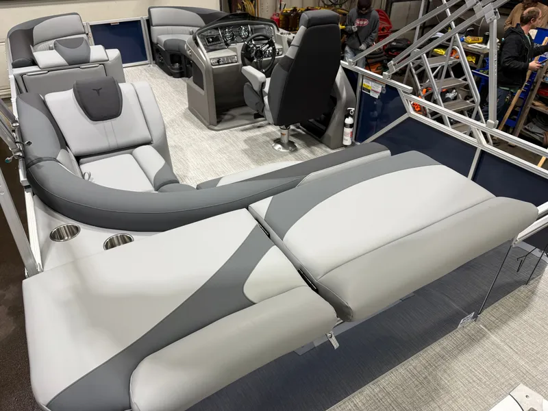 Slide: The Image of Tahoe LTZ 2185 Cruise Pontoon & Honda 4-Stroke EFI 2026 - 19