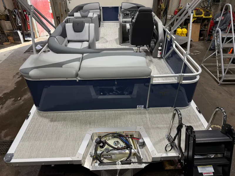 Slide: The Image of Tahoe LTZ 2185 Cruise Pontoon & Honda 4-Stroke EFI 2026 - 5