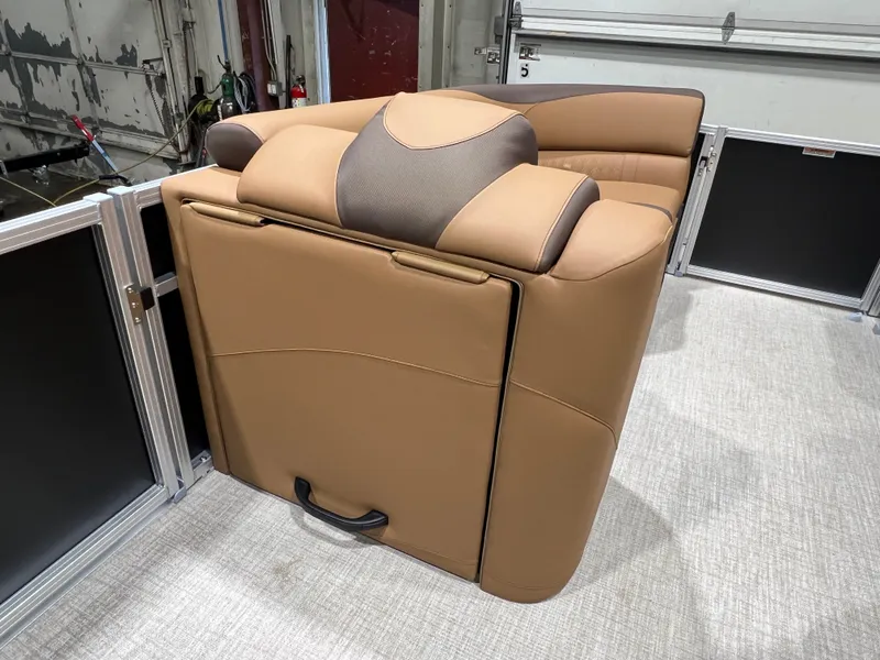 Slide: The Image of Tahoe LTZ 1985 Cruise Pontoon & Honda 4-Stroke EFI 2026 - 17