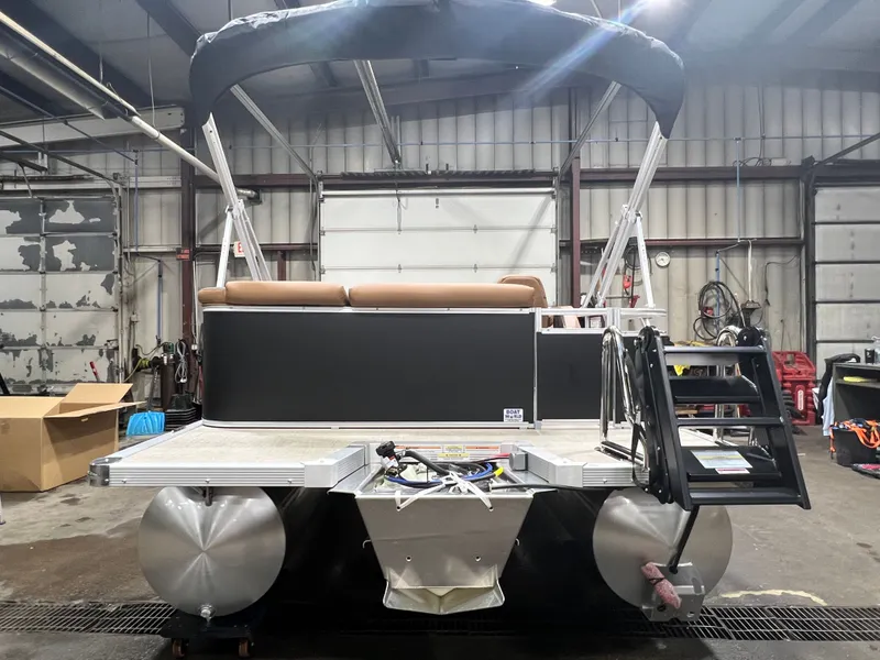 Slide: The Image of Tahoe LTZ 1985 Cruise Pontoon & Honda 4-Stroke EFI 2026 - 26