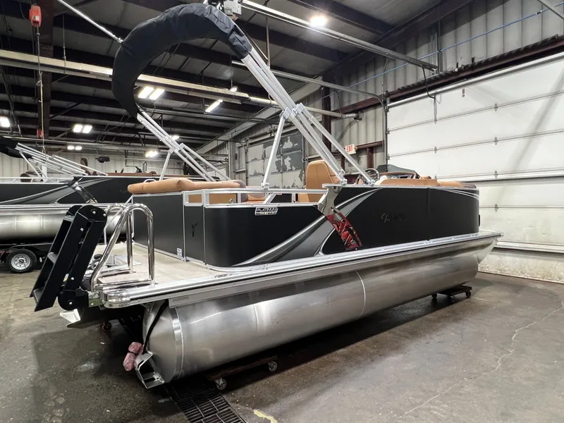 Slide: The Image of Tahoe LTZ 1985 Cruise Pontoon & Honda 4-Stroke EFI 2026 - 28