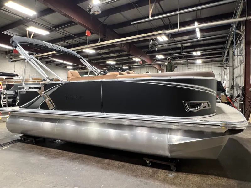 Slide: The Image of Tahoe LTZ 1985 Cruise Pontoon & Honda 4-Stroke EFI 2026 - 29