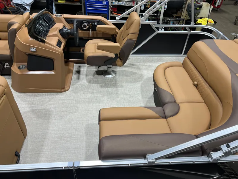 Slide: The Image of Tahoe LTZ 1985 Cruise Pontoon & Honda 4-Stroke EFI 2026 - 3