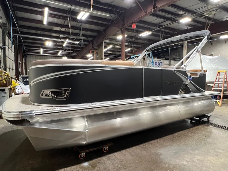 Slide: The Image of Tahoe LTZ 1985 Cruise Pontoon & Honda 4-Stroke EFI 2026 - 30