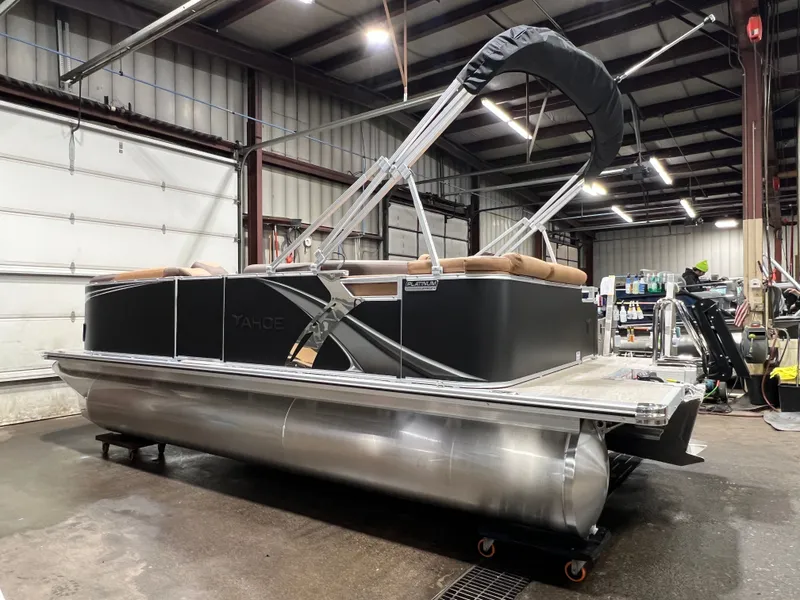 Slide: The Image of Tahoe LTZ 1985 Cruise Pontoon & Honda 4-Stroke EFI 2026 - 31