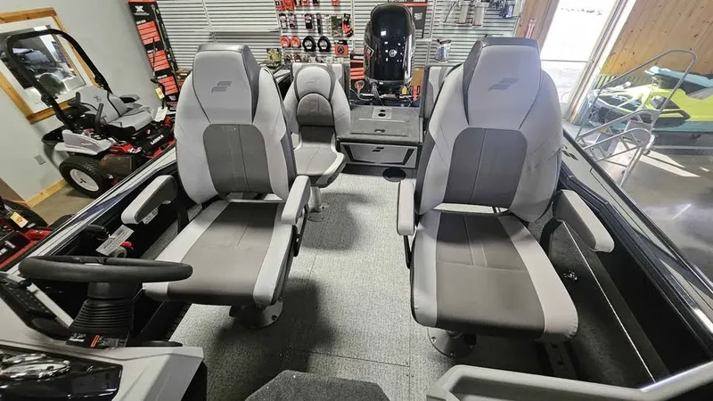 Slide: The Image of Starcraft TITAN 190 FXS 2026 - 7