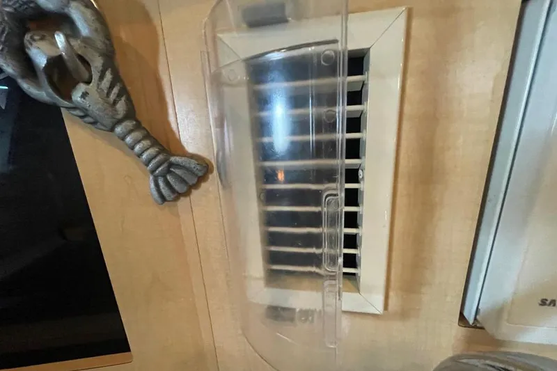 Slide: The Image of Air vent and decorative element inside 2000 Bayliner 2655 Ciera Sunbridge boat cabin. - 13