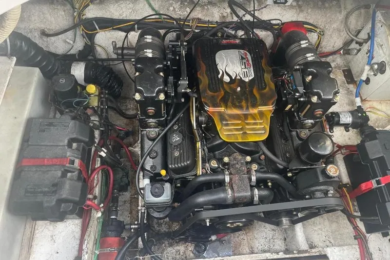 Slide: The Image of Engine compartment of a 2000 Bayliner 2655 Ciera Sunbridge. - 14