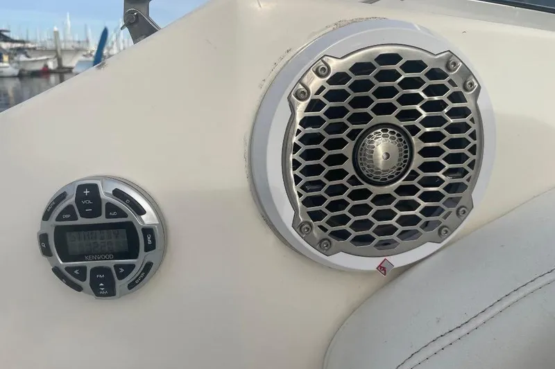 Slide: The Image of Kenwood audio system and speaker on 2000 Bayliner 2655 Ciera Sunbridge boat. - 2