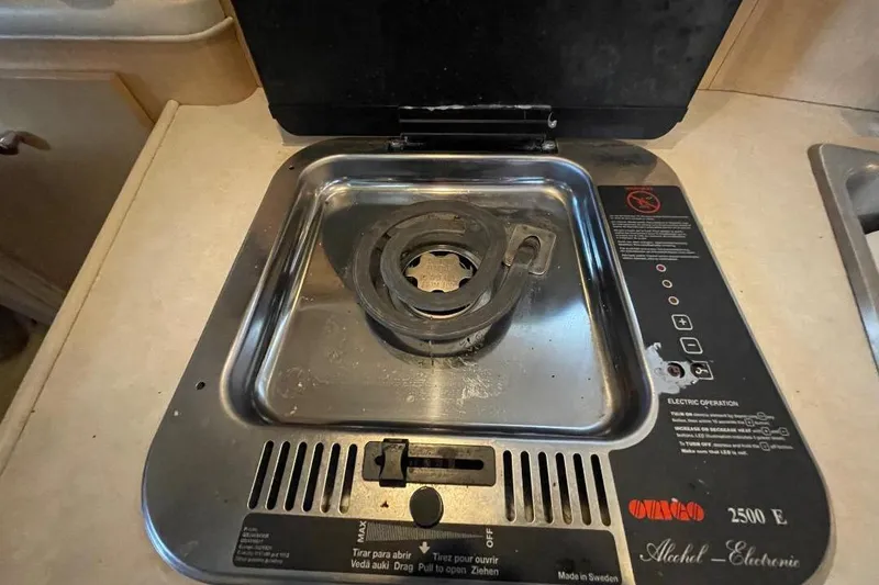 Slide: The Image of Stove in 2000 Bayliner 2655 Ciera Sunbridge boat kitchen area. - 7