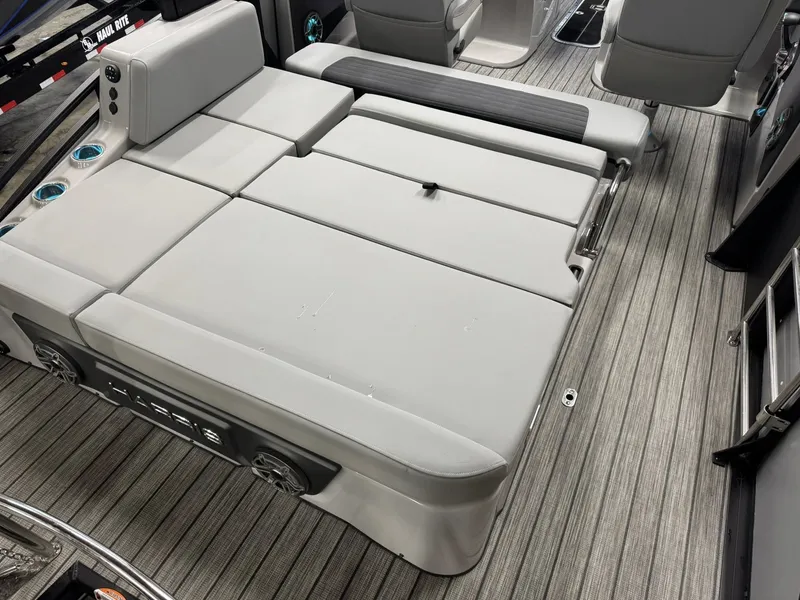 Slide: The Image of Harris Solstice DC 250 SLDH 2025 - 23