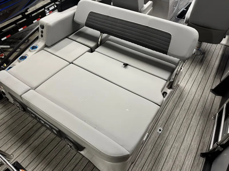 Slide: The Image of Harris Solstice DC 250 SLDH 2025 - 7