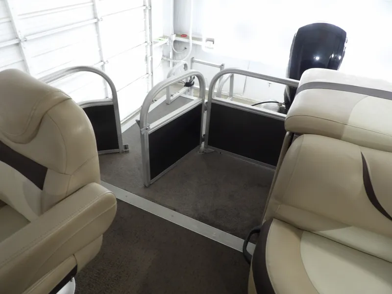 Slide: The Image of Sun Tracker 20 Party Barge 2016 - 16