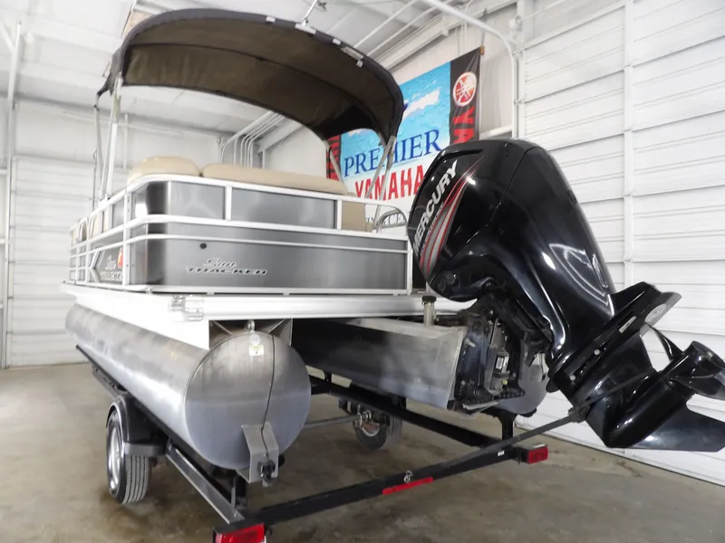 Slide: The Image of Sun Tracker 20 Party Barge 2016 - 8