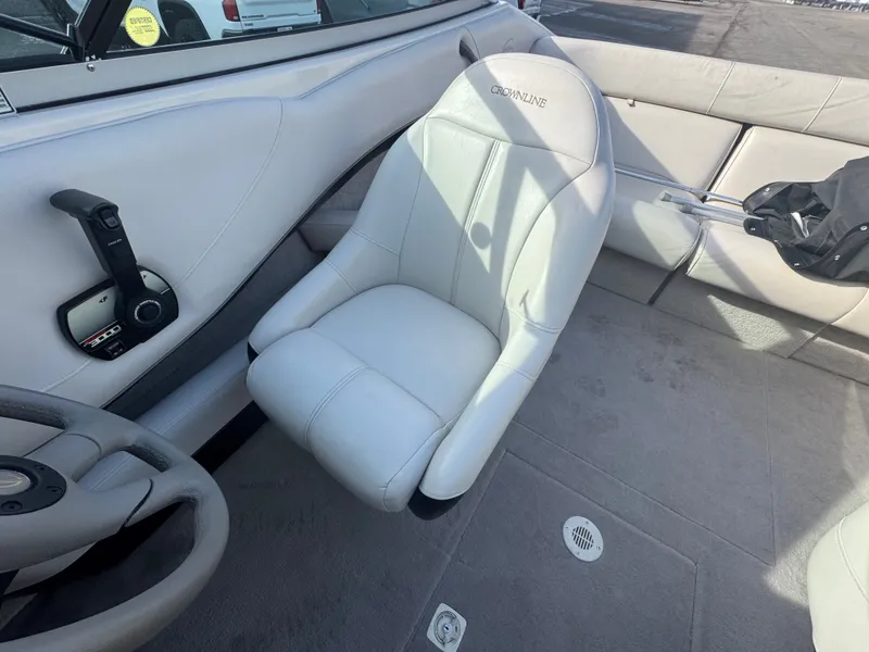 Slide: The Image of Crownline Boats 225 BR 2000 - 10