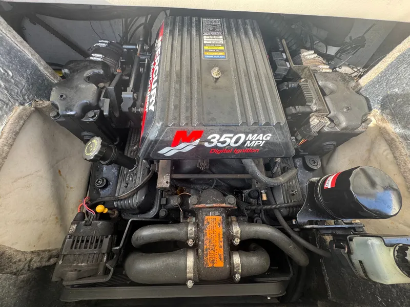 Slide: The Image of Crownline Boats 225 BR 2000 - 13