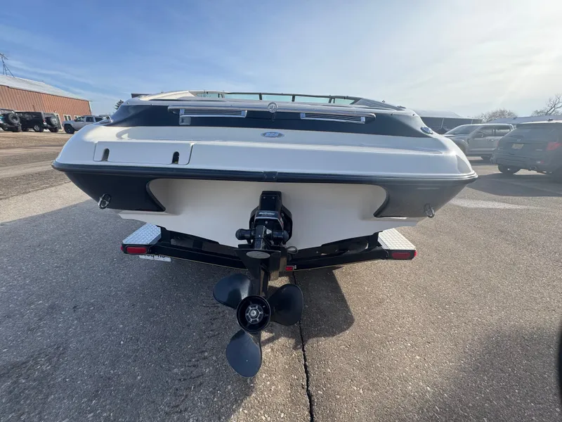 Slide: The Image of Crownline Boats 225 BR 2000 - 14