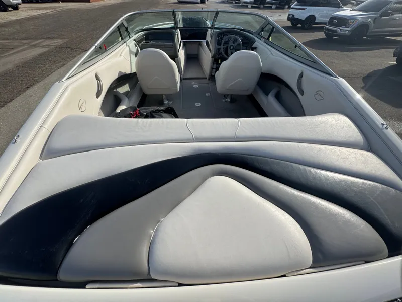 Slide: The Image of Crownline Boats 225 BR 2000 - 16