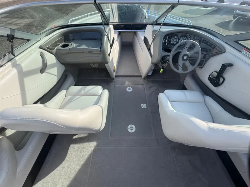 Slide: The Image of Crownline Boats 225 BR 2000 - 18