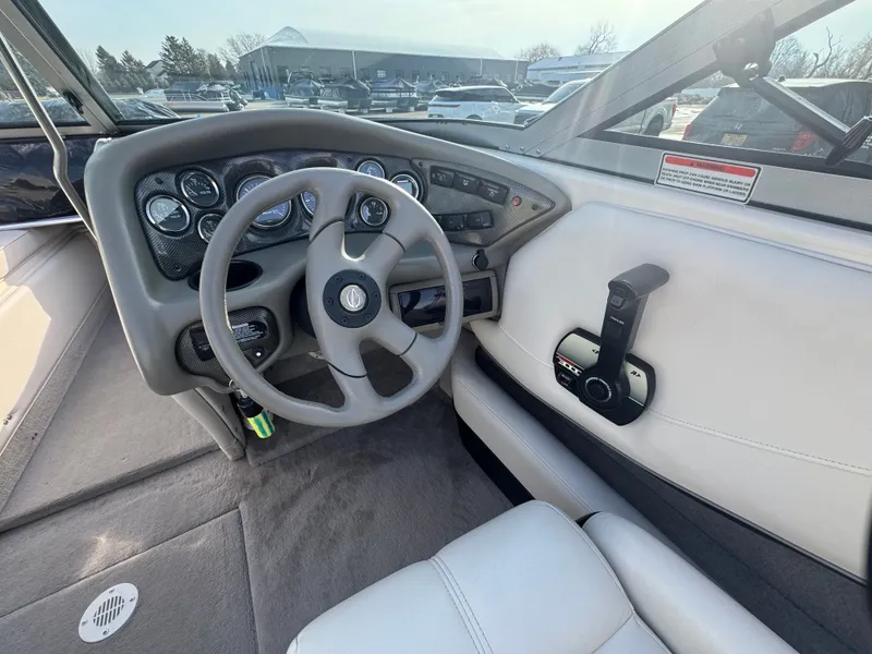 Slide: The Image of Crownline Boats 225 BR 2000 - 19