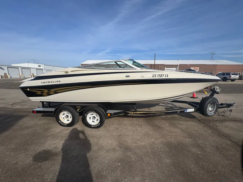 Slide: The Image of Crownline Boats 225 BR 2000 - 3