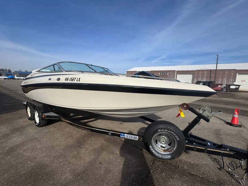 Slide: The Image of Crownline Boats 225 BR 2000 - 5