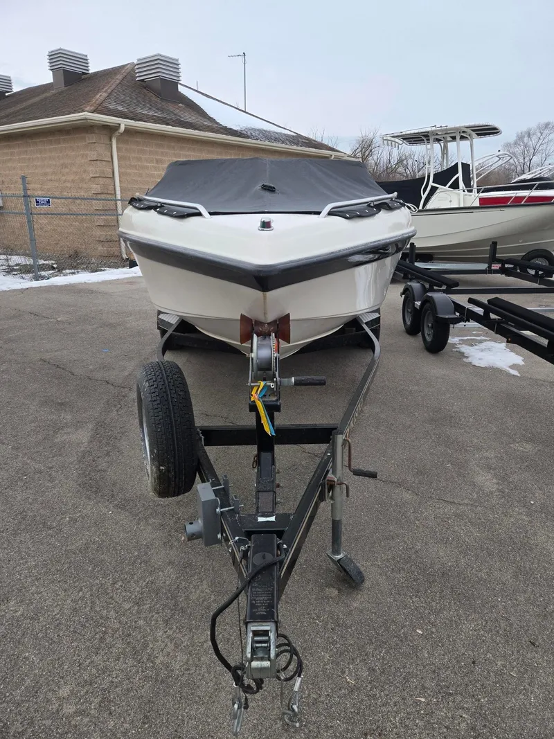 Slide: The Image of Crownline Boats 225 BR 2000 - 6