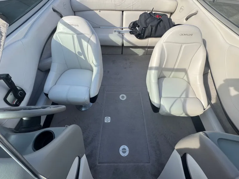 Slide: The Image of Crownline Boats 225 BR 2000 - 9