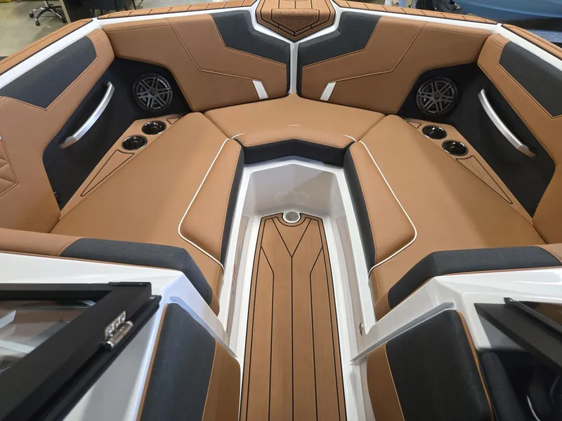 Slide: The Image of Nautique Super Air Nautique GS22 2026 - 13