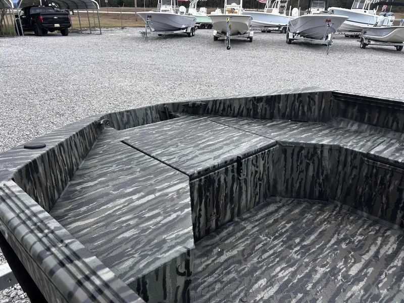 Slide: The Image of Edge Boats HSPD Series 1656DB 2026 - 5