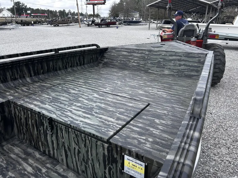 Slide: The Image of Edge Boats HSPD Series 1656DB 2026 - 9