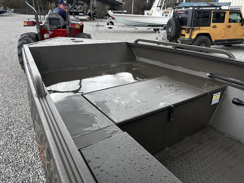 Slide: The Image of Edge Boats HSPD Series 1656DB 2026 - 7